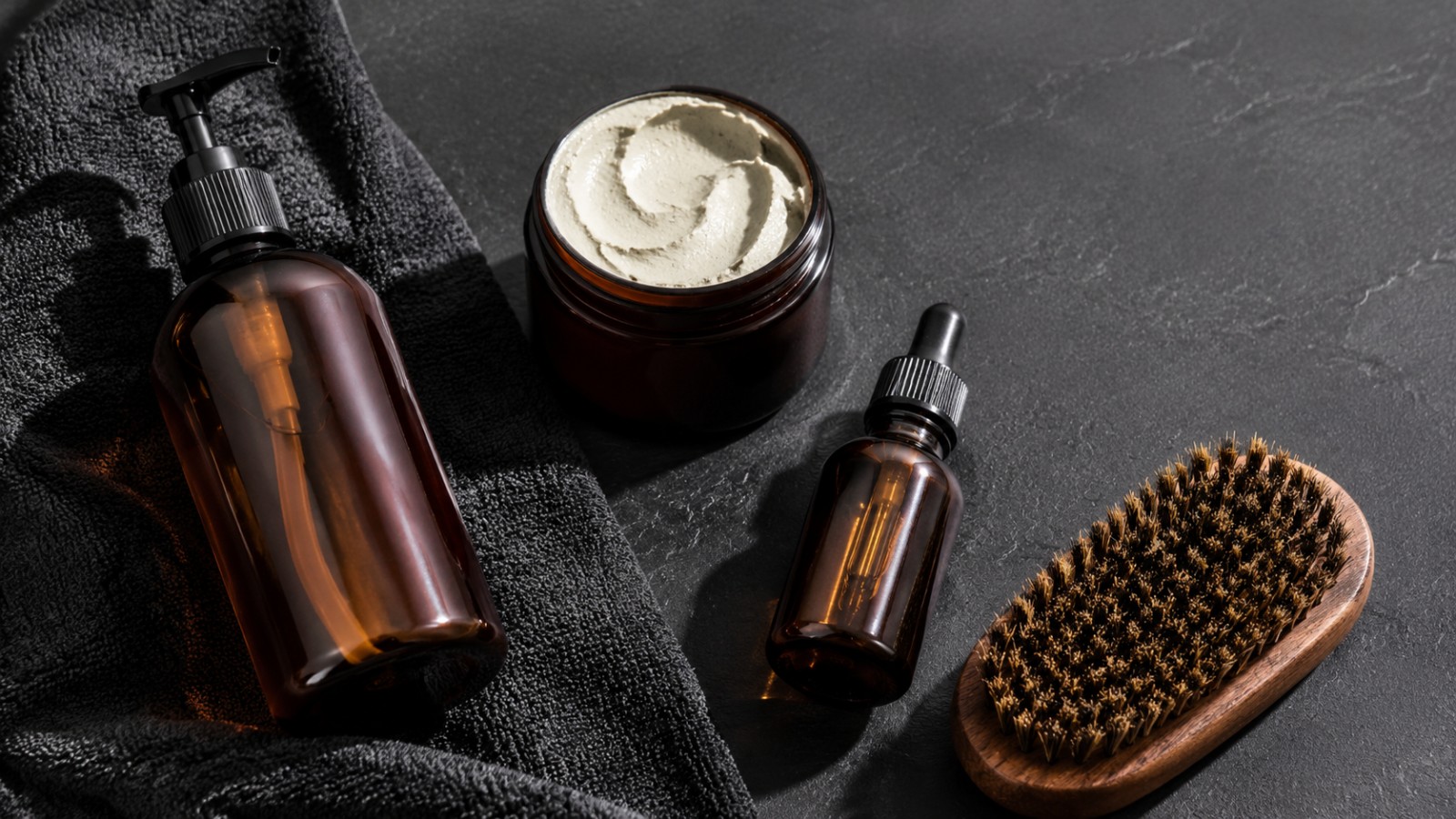 A moisture-first product lineup keeps coarse hair on top soft and easy to shape.
